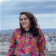 Profesora titulada en Diseño Gráfico y Diseño de Interacción, con varios años de experiencia profesional. Online y presencial.